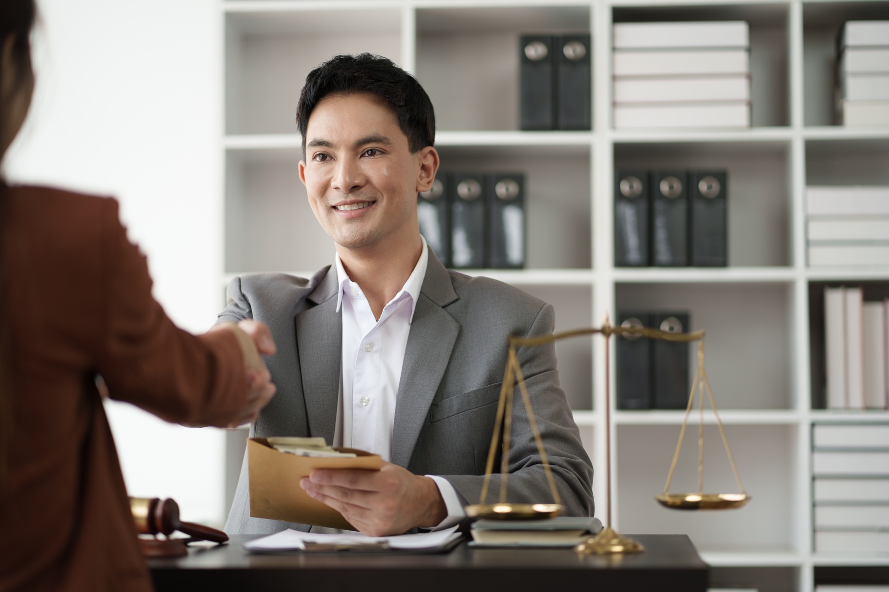 5 Ways Legal Funding Levels the Playing Field Against Insurance Companies